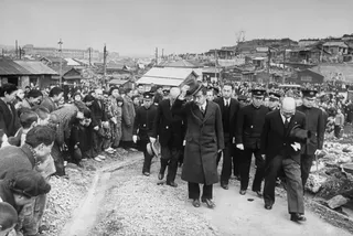戦後行われた昭和天皇による全国巡幸 - 移動距離は3万3千kmに及ぶ