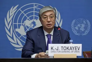 カザフスタンのトカエフ大統領がプーチン氏の面前で親露派武装勢力を非承認 - ロシアは脅迫