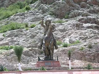メキシコの英雄 国境を一歩超えると変わる歴史観