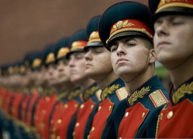 ロシアがウクライナに傭兵1000人派遣か キーウに向かって進攻している部隊は本当に正規軍だろうか