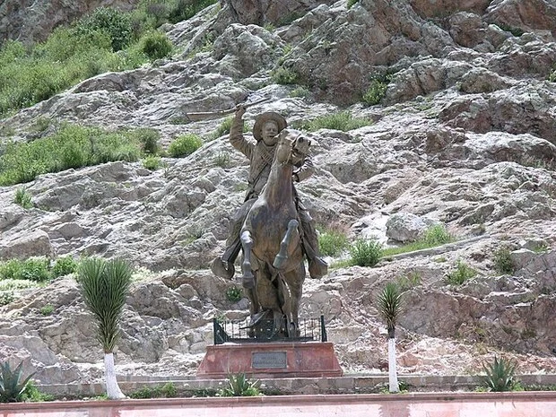 メキシコの英雄 国境を一歩超えると変わる歴史観